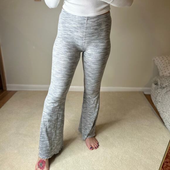Aerie: Gray Lettuce Hem Ribbed Flared Pants - Picture 2 of 9